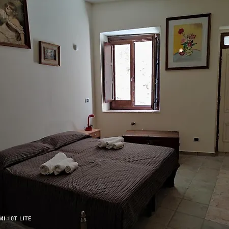 Bed & Breakfast Gioiosa & Delia 3*