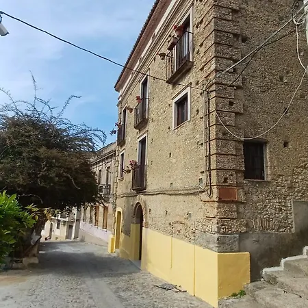 فندق مبيت وإفطار Gioiosa 3*