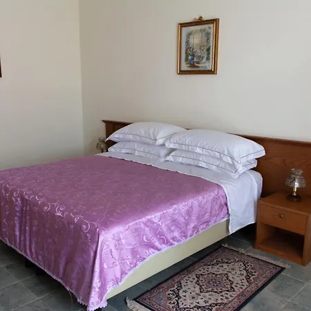 Gioiosa فندق مبيت وإفطار